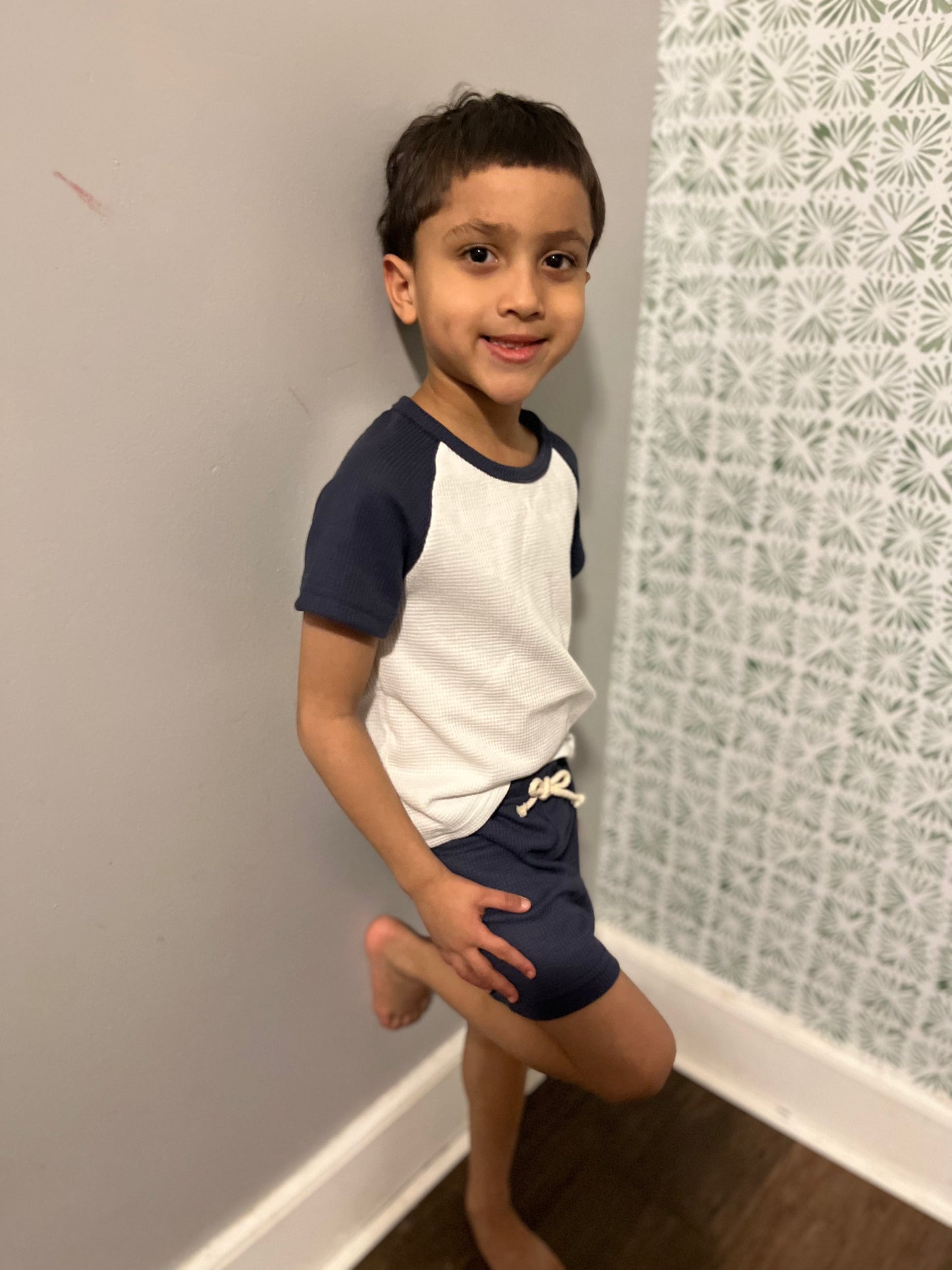 Toddler boys 2pcs Raglan Sleeve Tee and Shorts Set