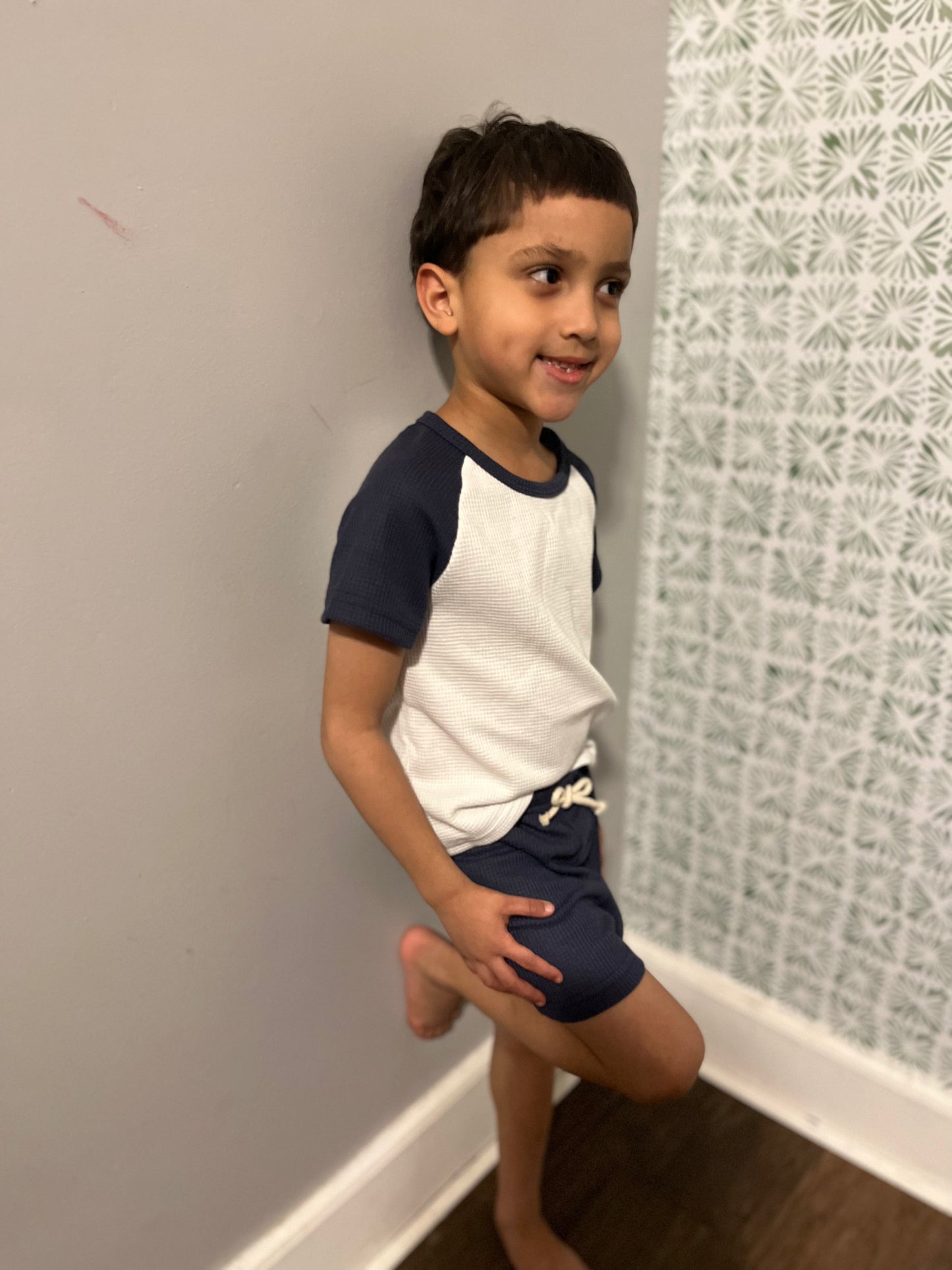 Toddler boys 2pcs Raglan Sleeve Tee and Shorts Set